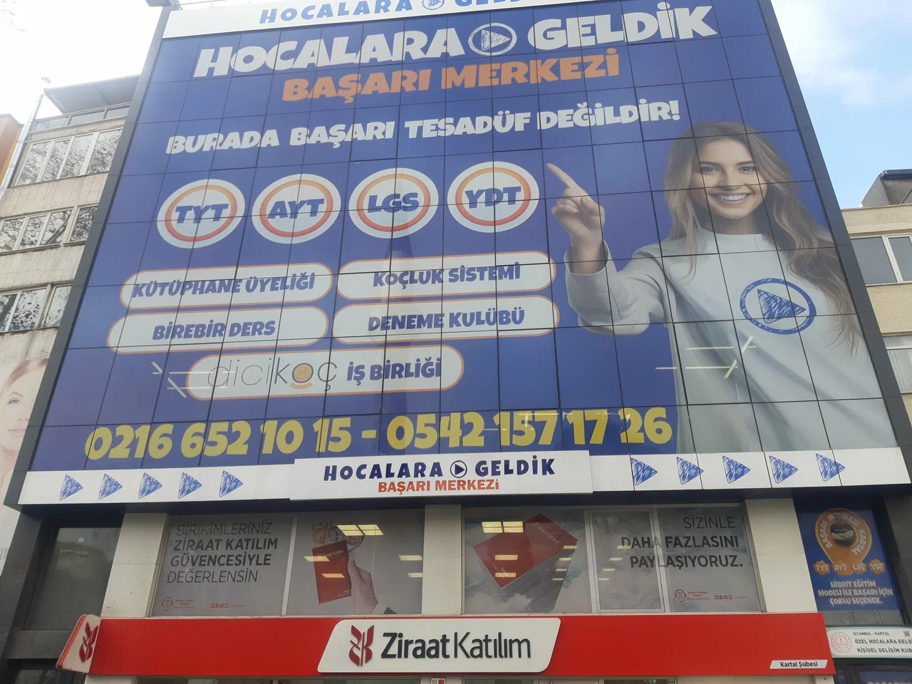 Hocalara Geldik Başarı Merkezi bina tabelası
